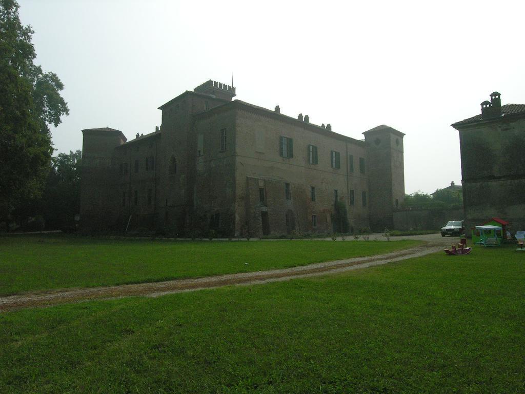 Castello Sannazzaro B&B Giarole Exterior photo